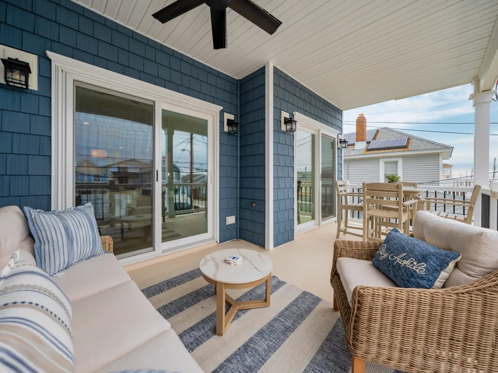 Main deck with space to relax and dine