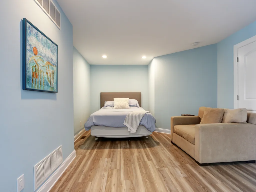 In-Law Suite/1st floor master with bath