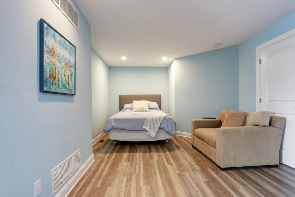 In-Law Suite/1st floor master with bath