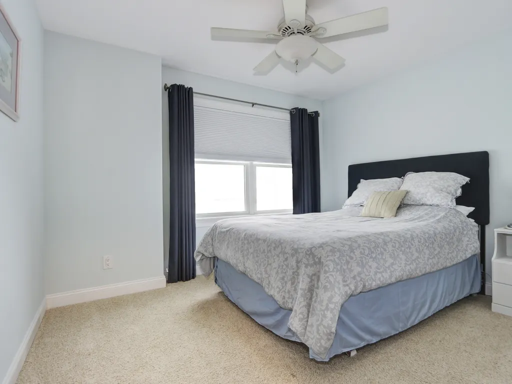 1st floor queen/bedroom 2
