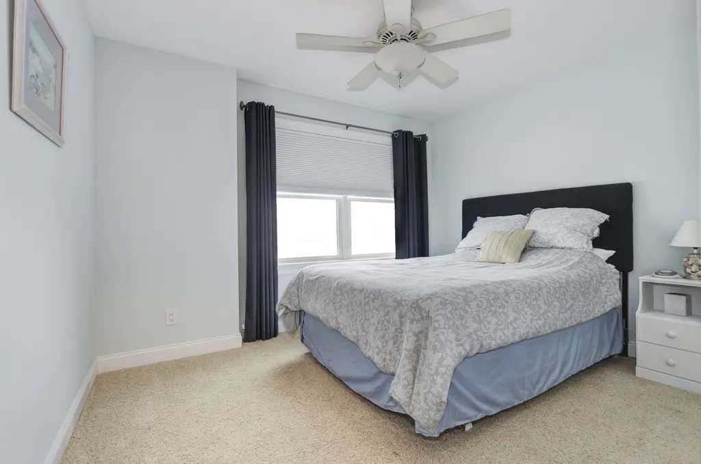 1st floor queen/bedroom 2