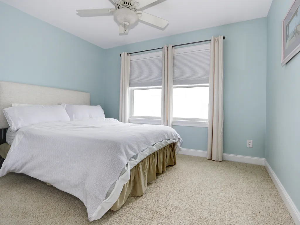 1st floor queen/bedroom 3