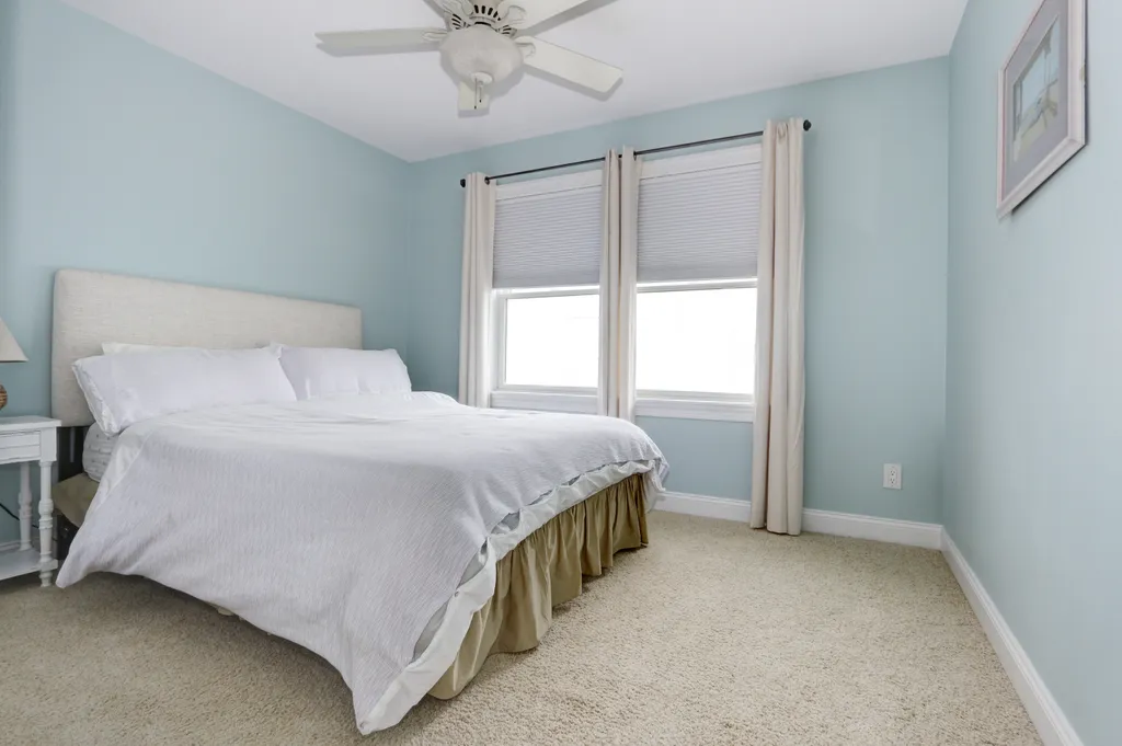 1st floor queen/bedroom 3