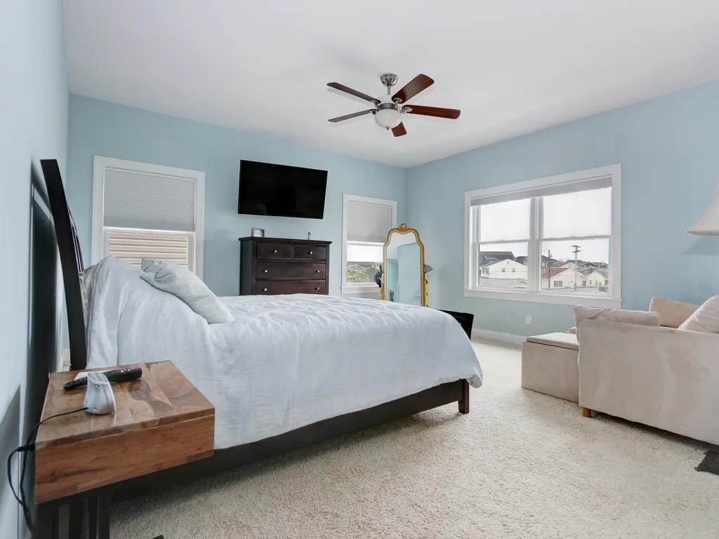 Master with walk in closet/bonus room with deck