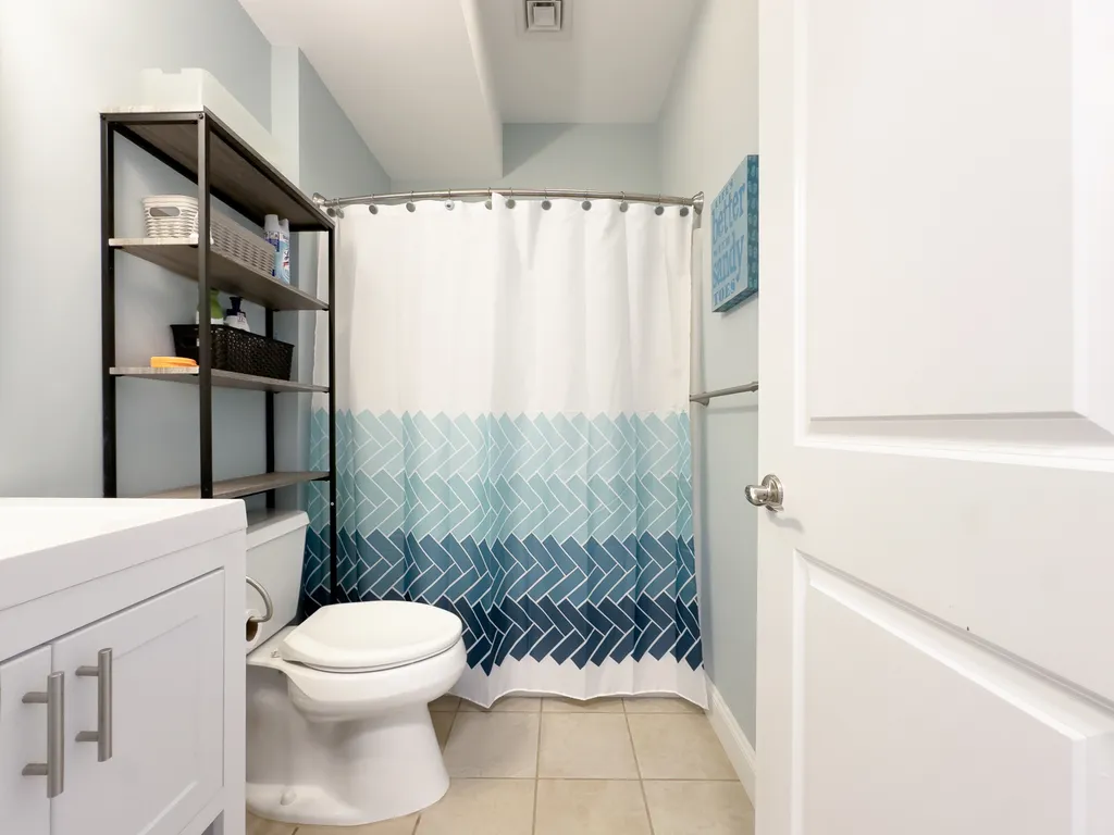 2nd floor full bath with tub