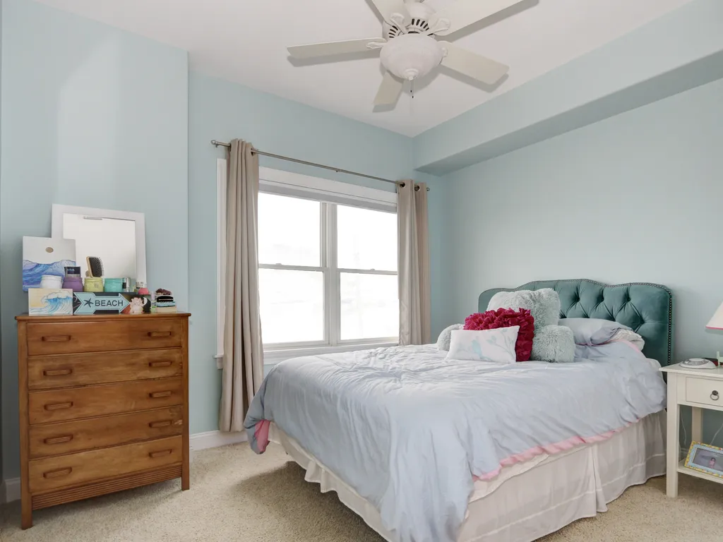 2nd floor queen/bedroom 5