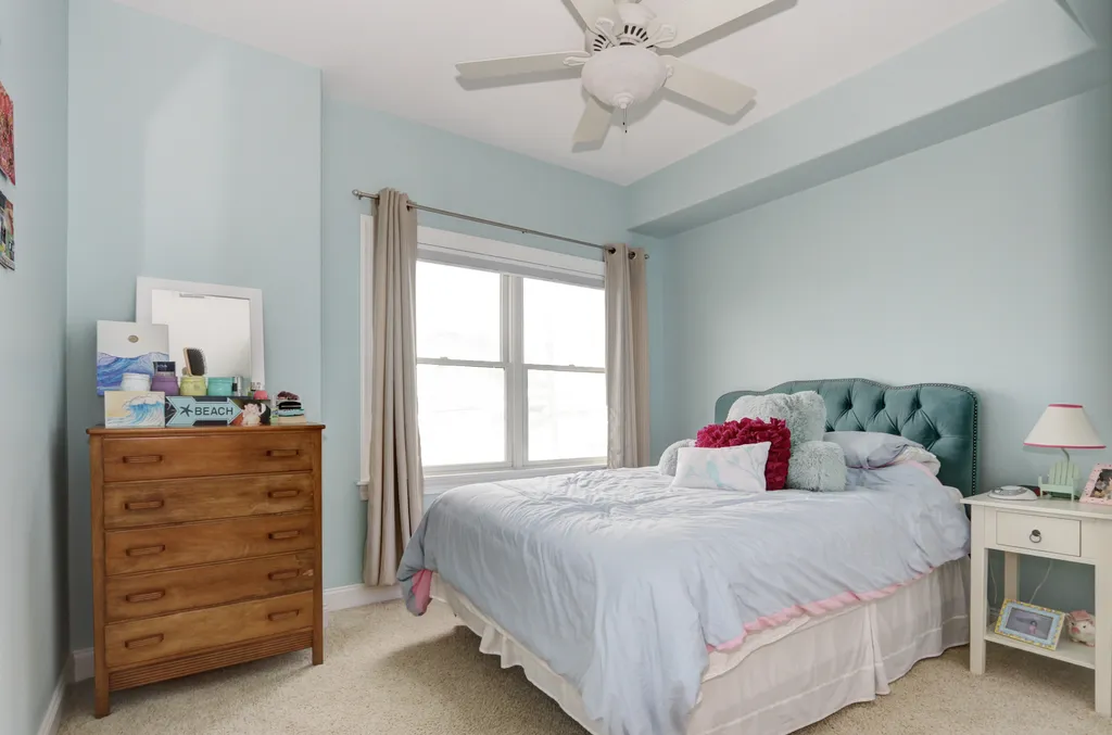 2nd floor queen/bedroom 5