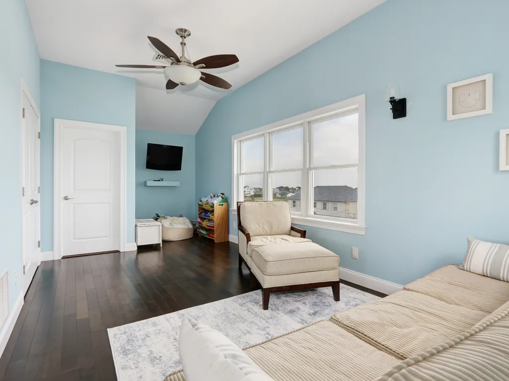3rd floor sitting room/play room with 1/2 bath