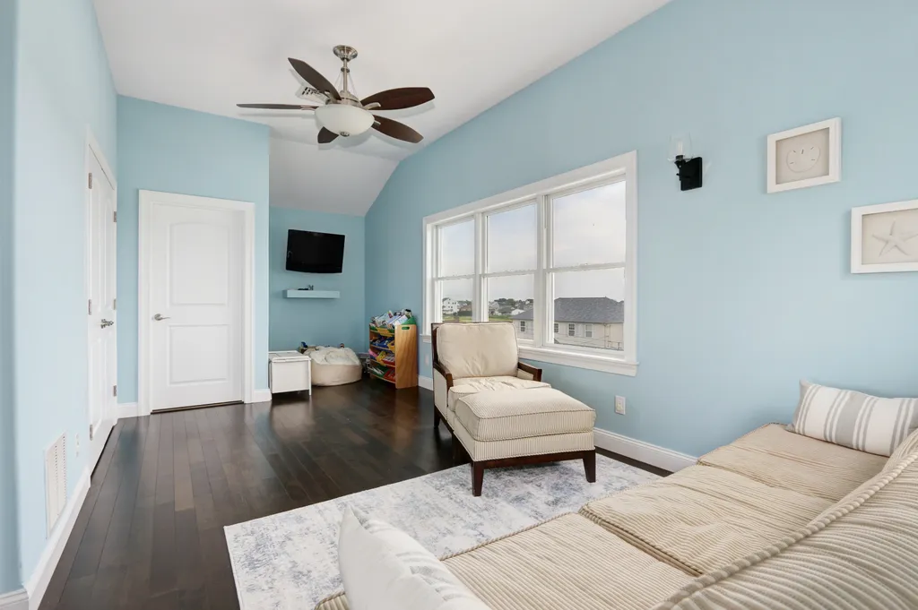 3rd floor sitting room/play room with 1/2 bath
