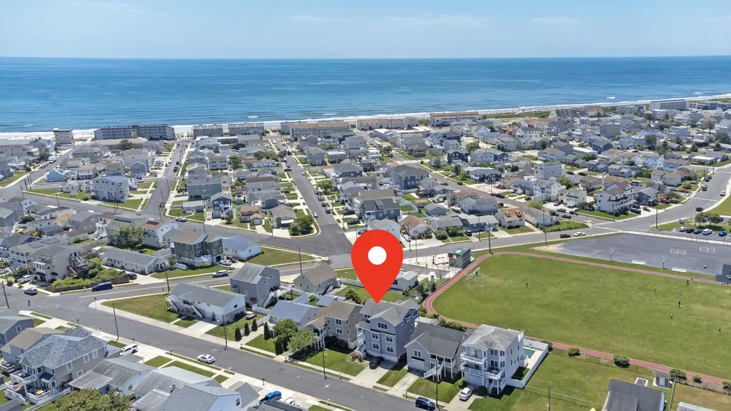 8 minute walk to beach/behind school with track and playground