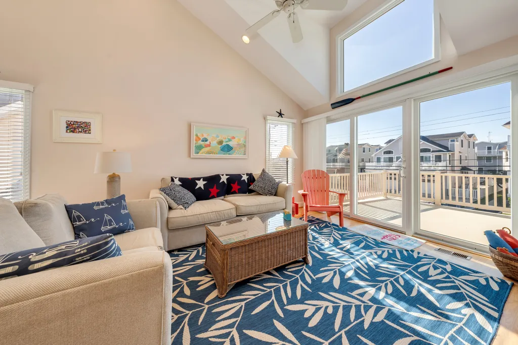 Living area to deck
