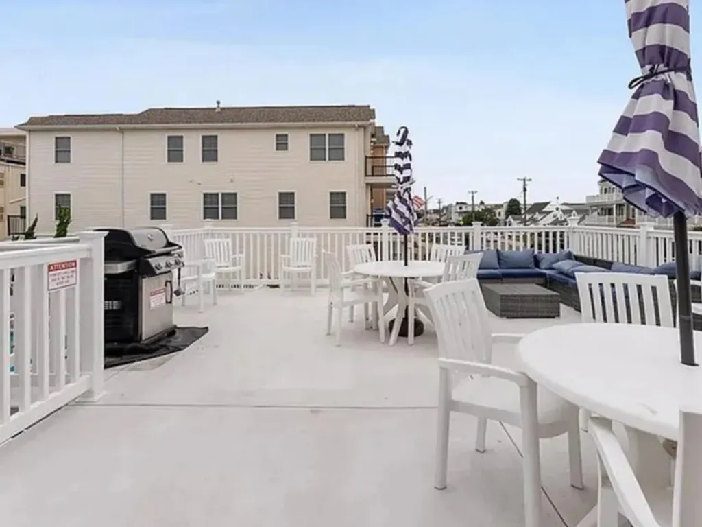 Sun Deck w/ Natural Gas Grill