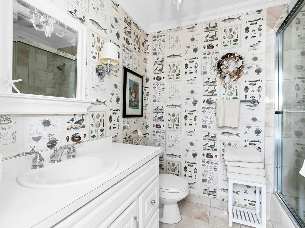 2nd floor hall Bath