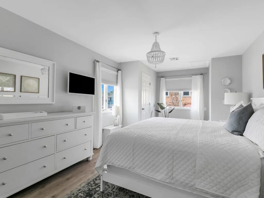2nd floor Master suite King