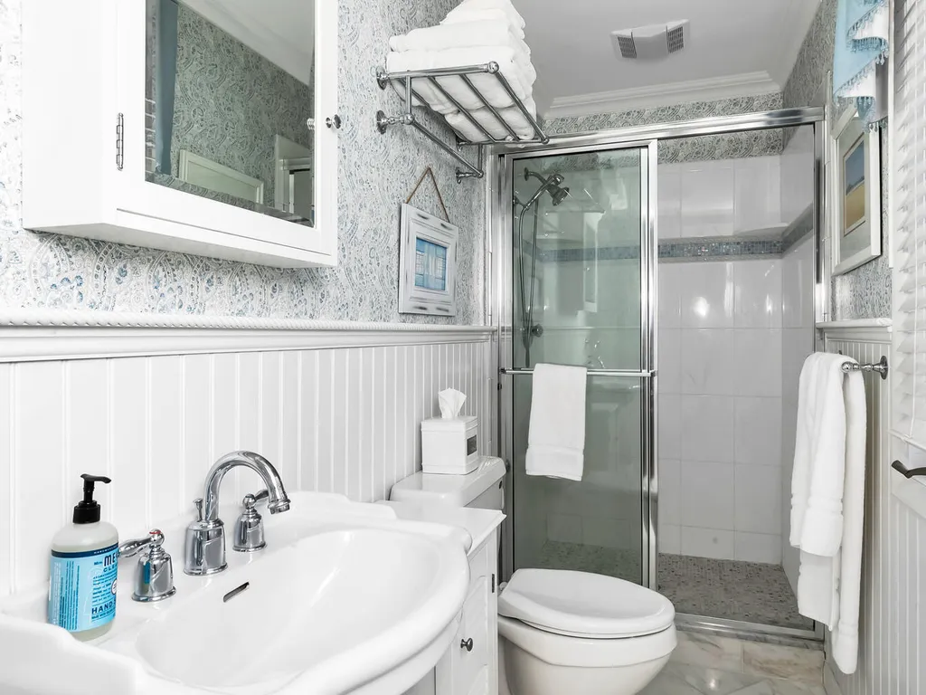 2nd floor Master Bath