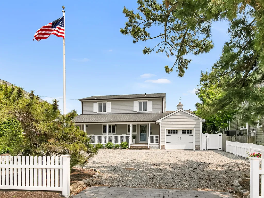  Front entrance to house
