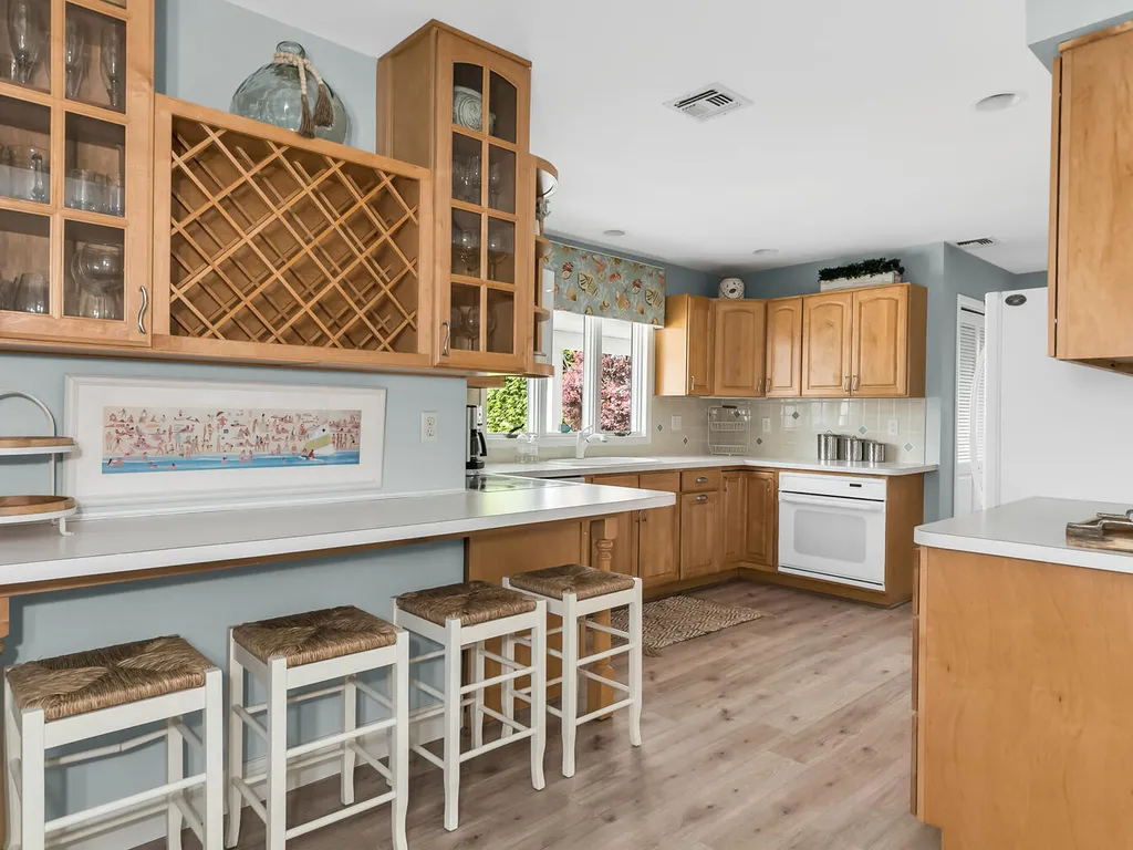 Eat in kitchen