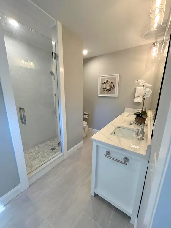 1st floor en-suite bath