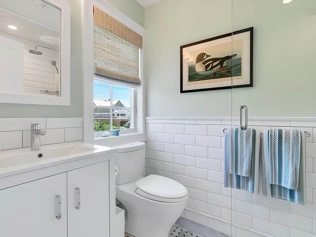 guest en-suite bath