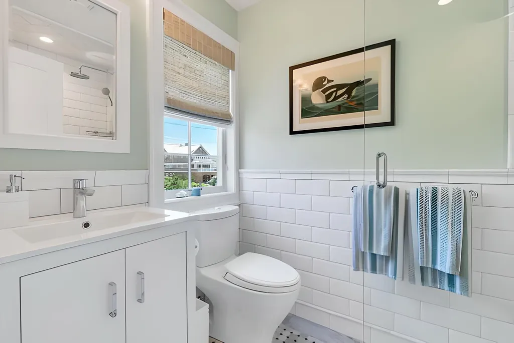 guest en-suite bath