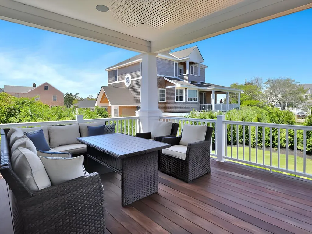 Covered back patio/porch