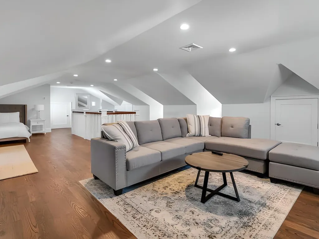 3rd floor guest lounge area