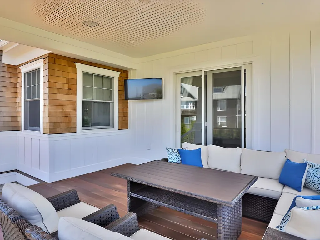 Covered back patio/porch