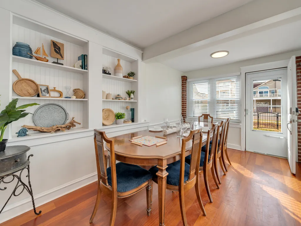 Indoor or outdoor dining, your choice