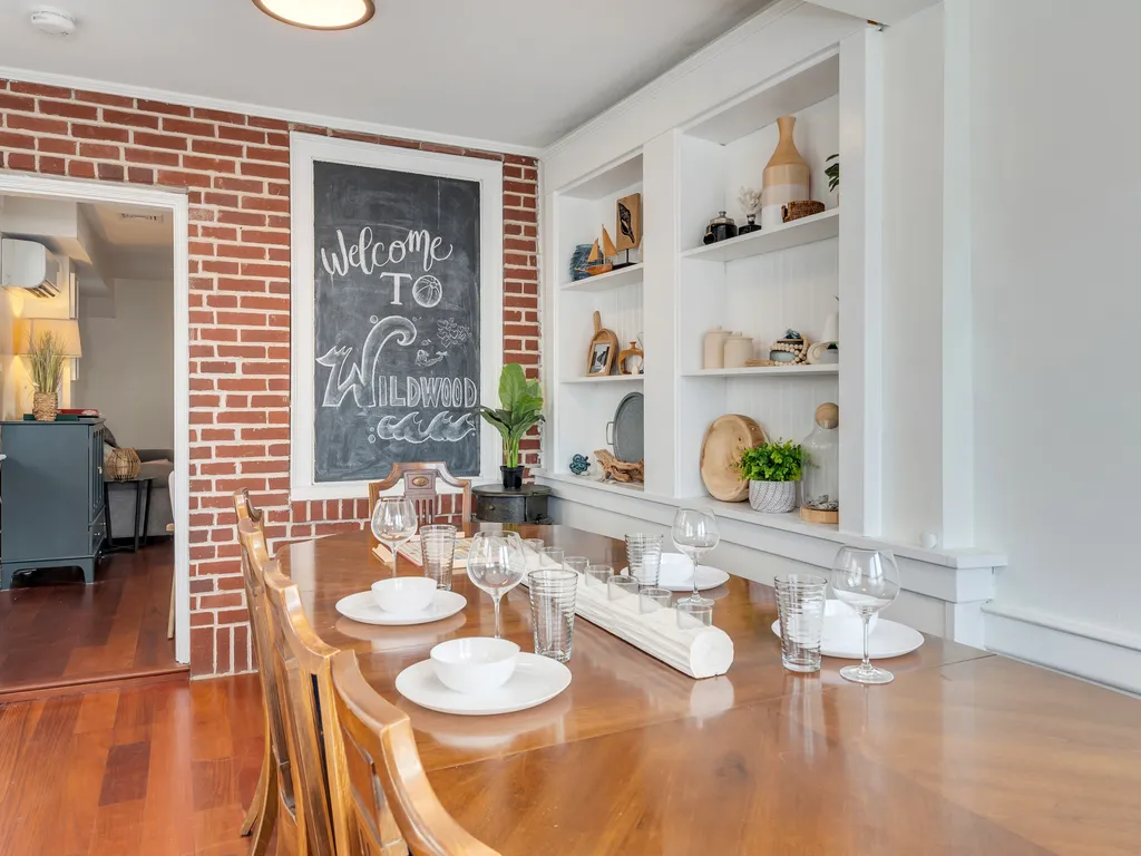 Indoor or outdoor dining, your choice