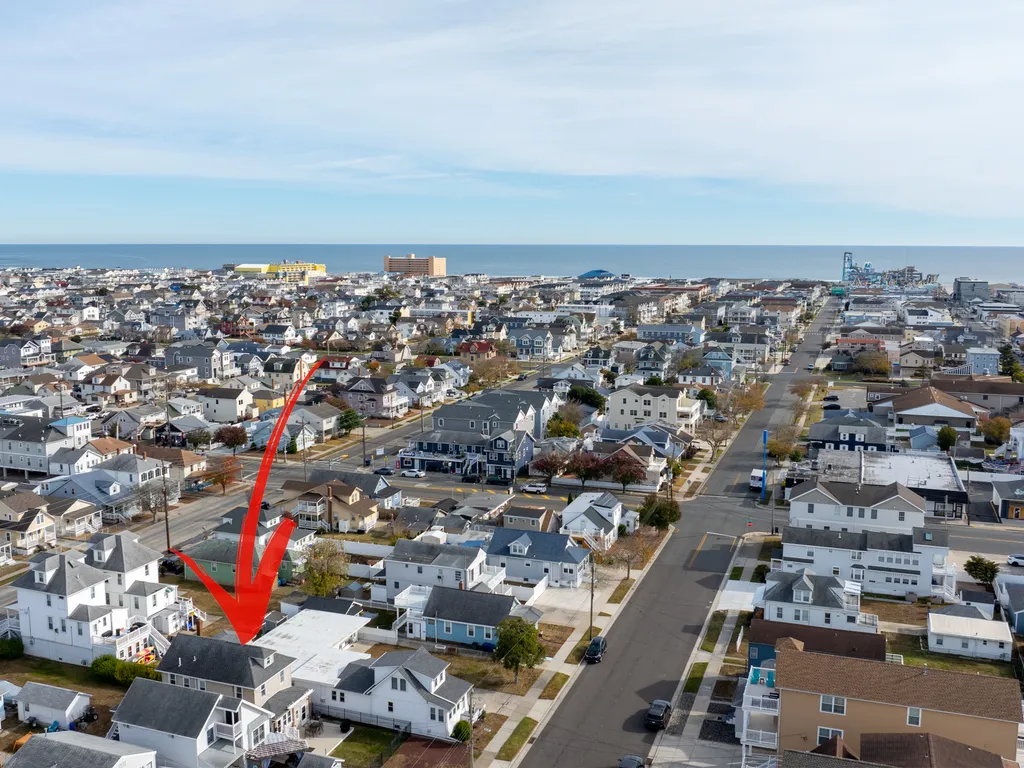 Just a short walk (4 blocks) to the beach, and Boardwalk.