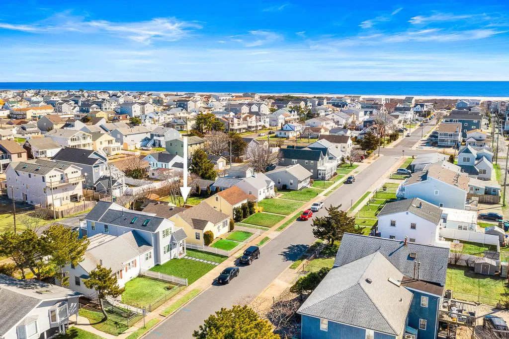 Showing proximity to the beach.