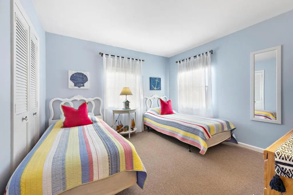 Two single beds, bedroom 1