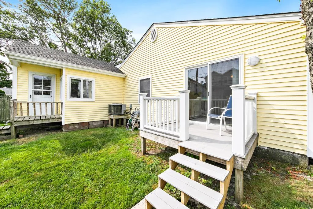 Back deck, very little steps.