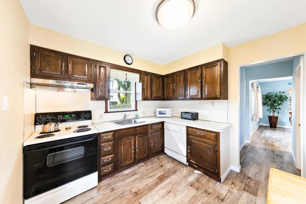 Kitchen with dishwasher