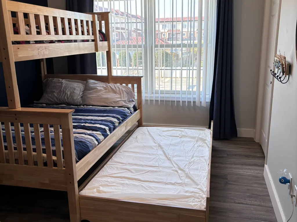 3rd Bedroom Trundle
