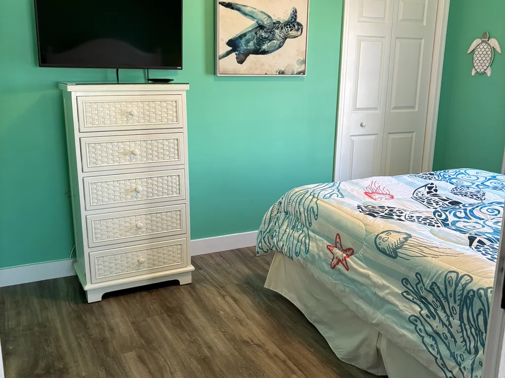 Guest Queen Room