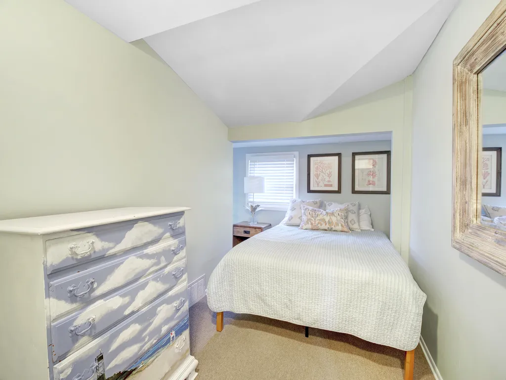 bedroom 2 - full bed