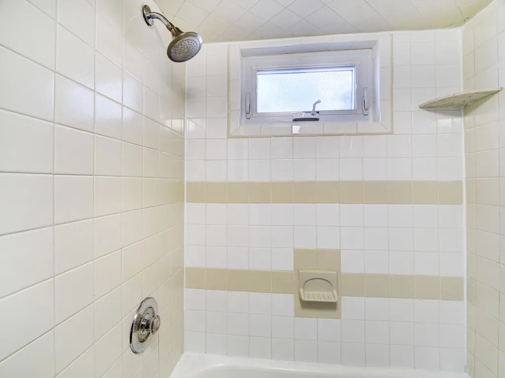 Bathroom with shower &amp;amp; tub