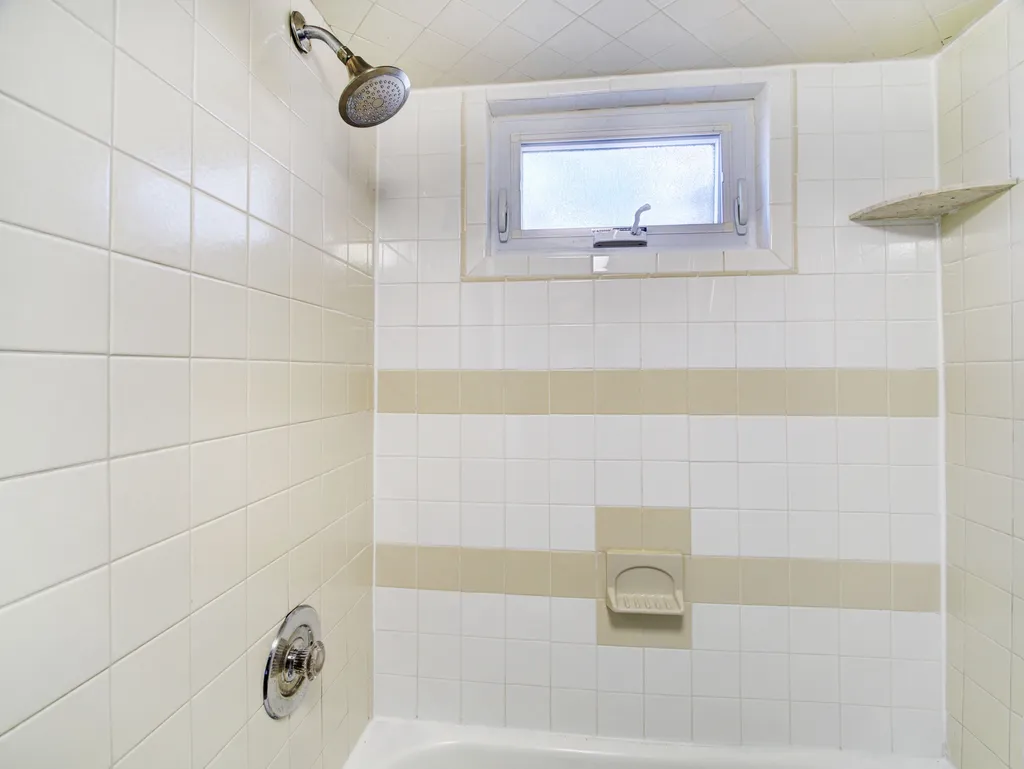 Bathroom with shower &amp;amp; tub