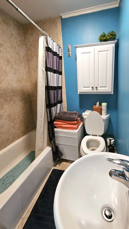 Full size bath