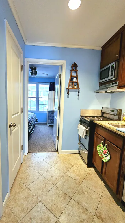 Kitchen towards bedroom