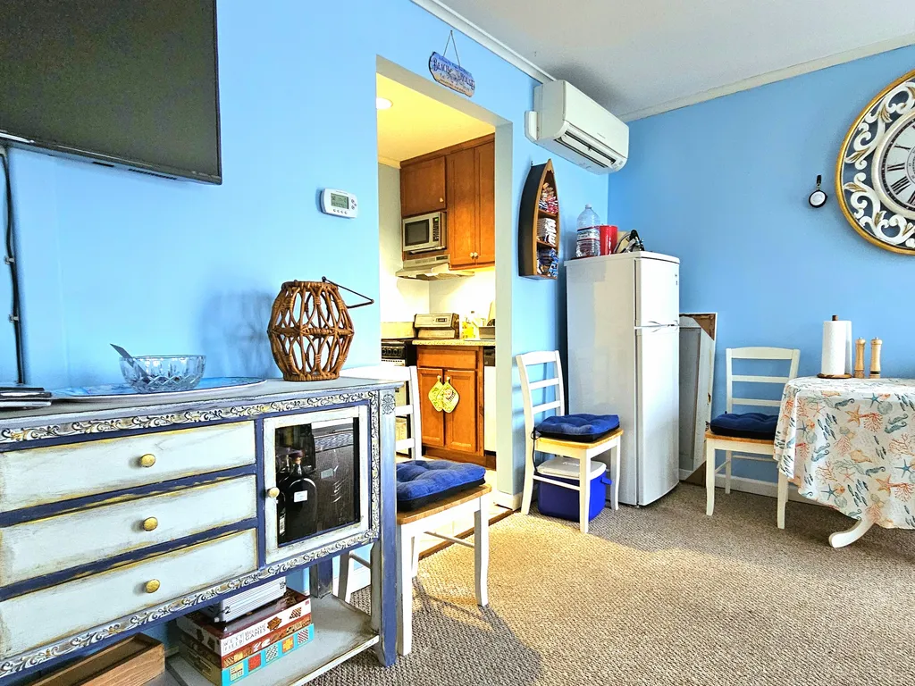 Living towards kitchen