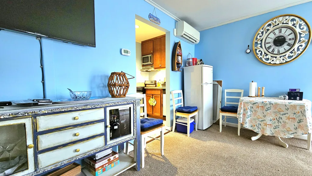 Living towards kitchen