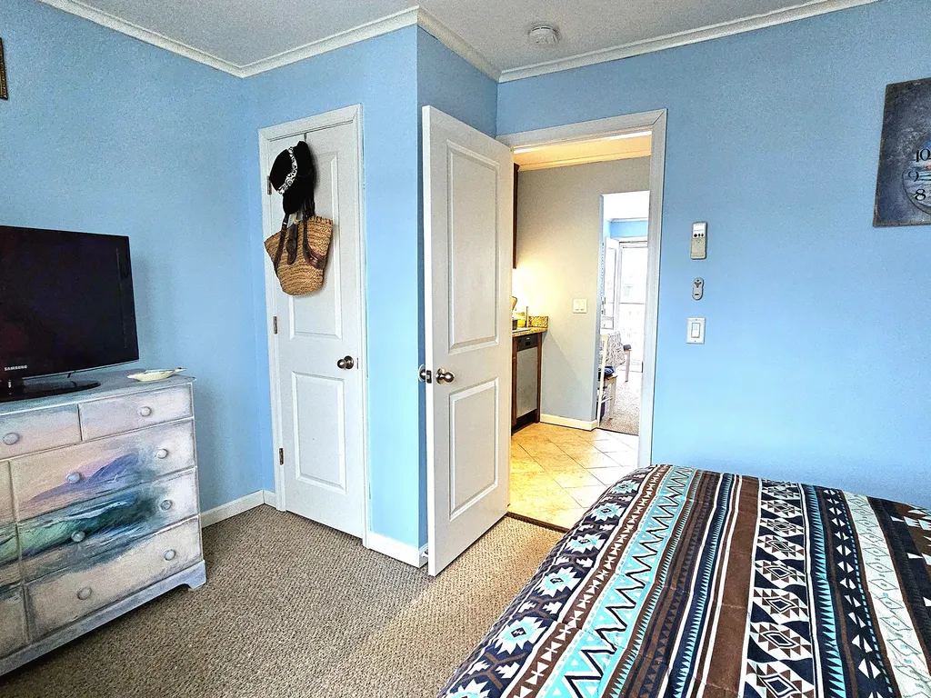 Bedroom towards kitchen