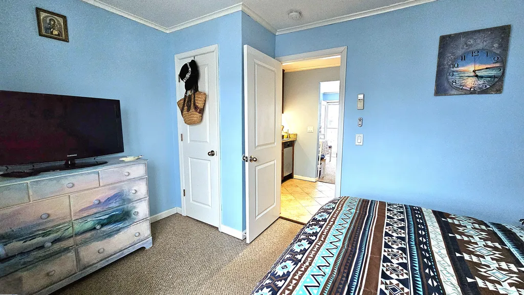 Bedroom towards kitchen