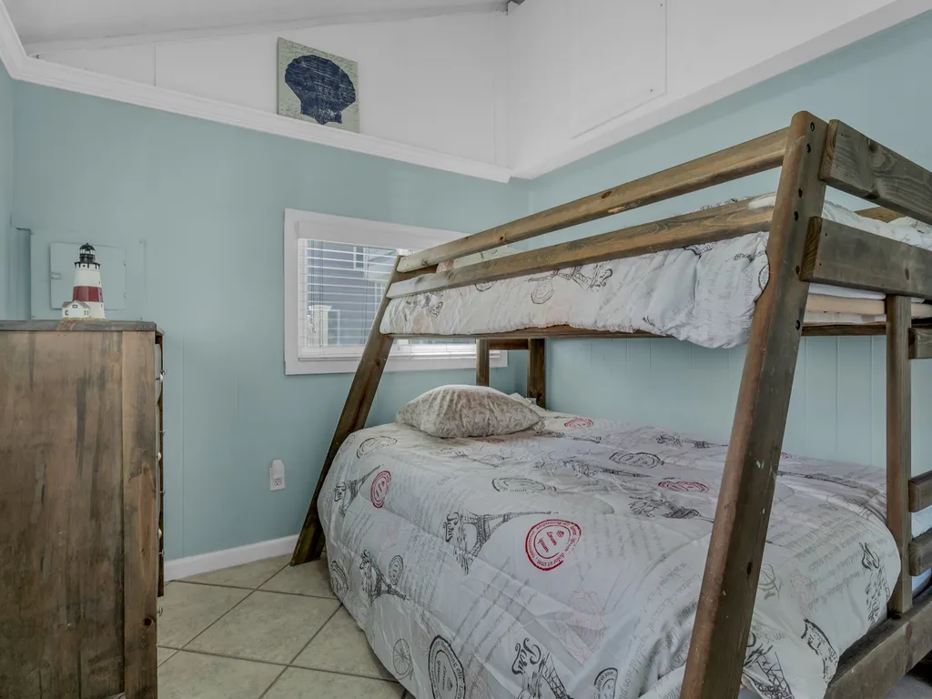 Full bottom bunk single on top bunk 
