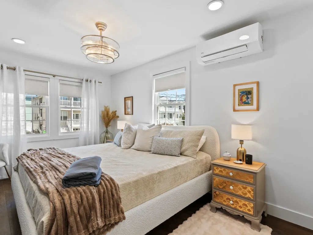 Venice suite (Primary with King Bed) sleeps 2