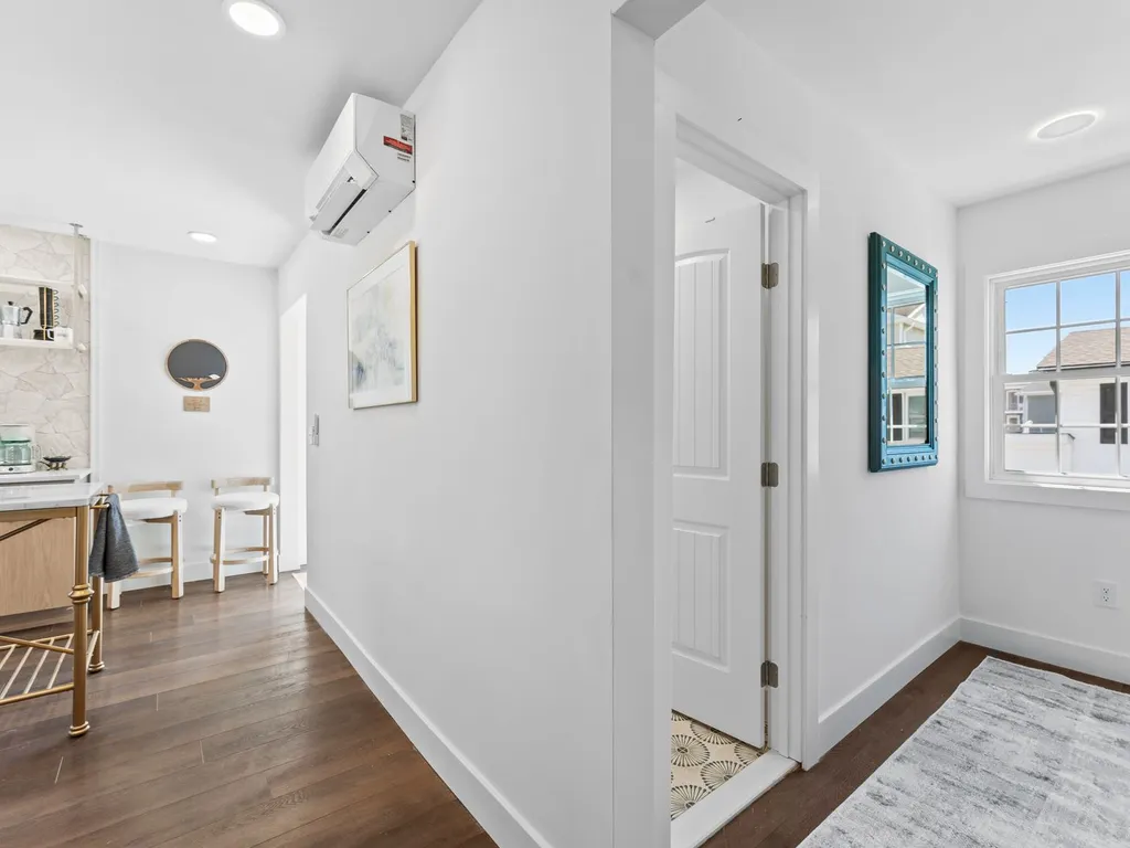 Full bathroom off Kitchen hallway