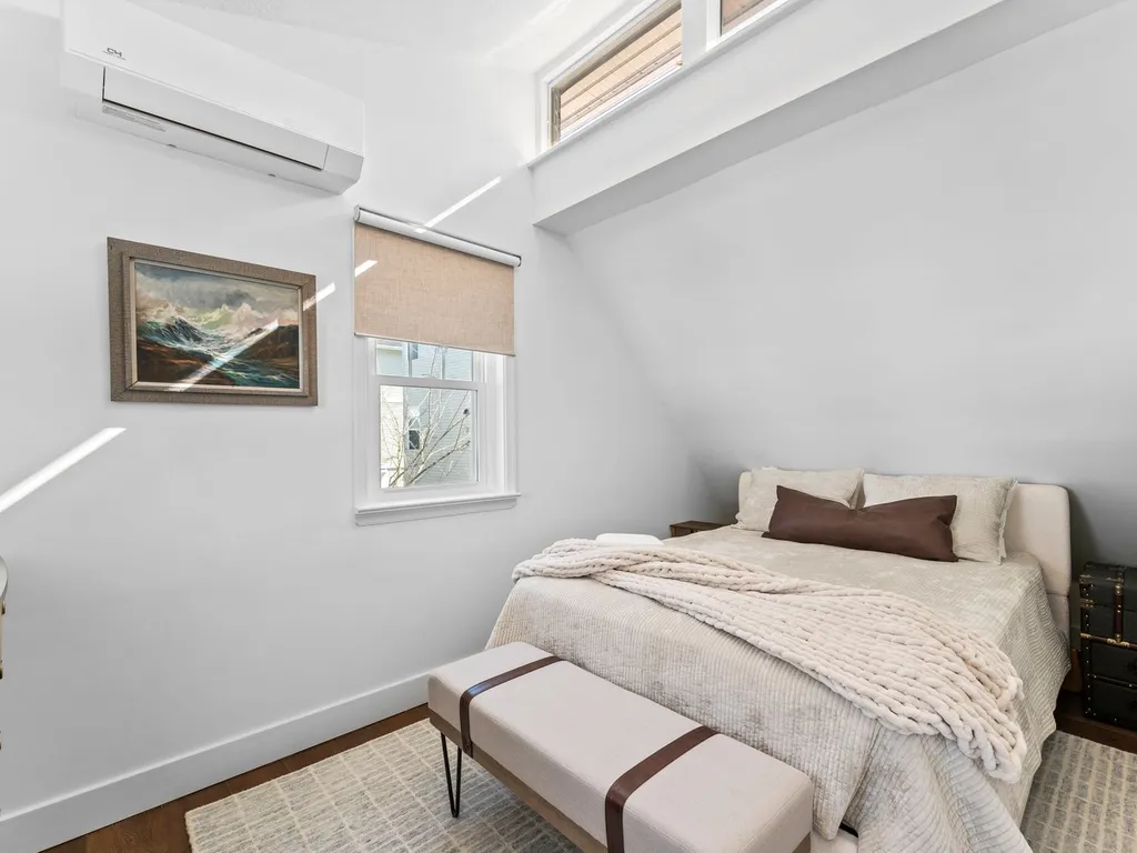 Casa 220 Florence Suite Queen Bedroom (sleeps 2)