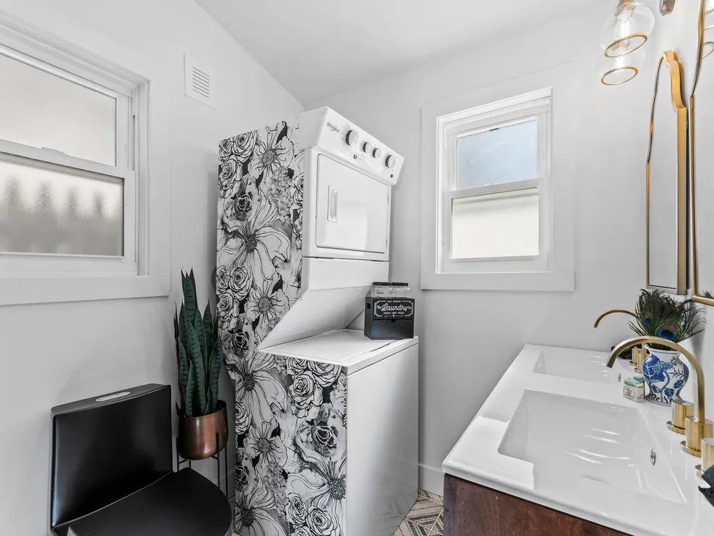 Venice suite primary bathroom with Washer/Dryer Combo